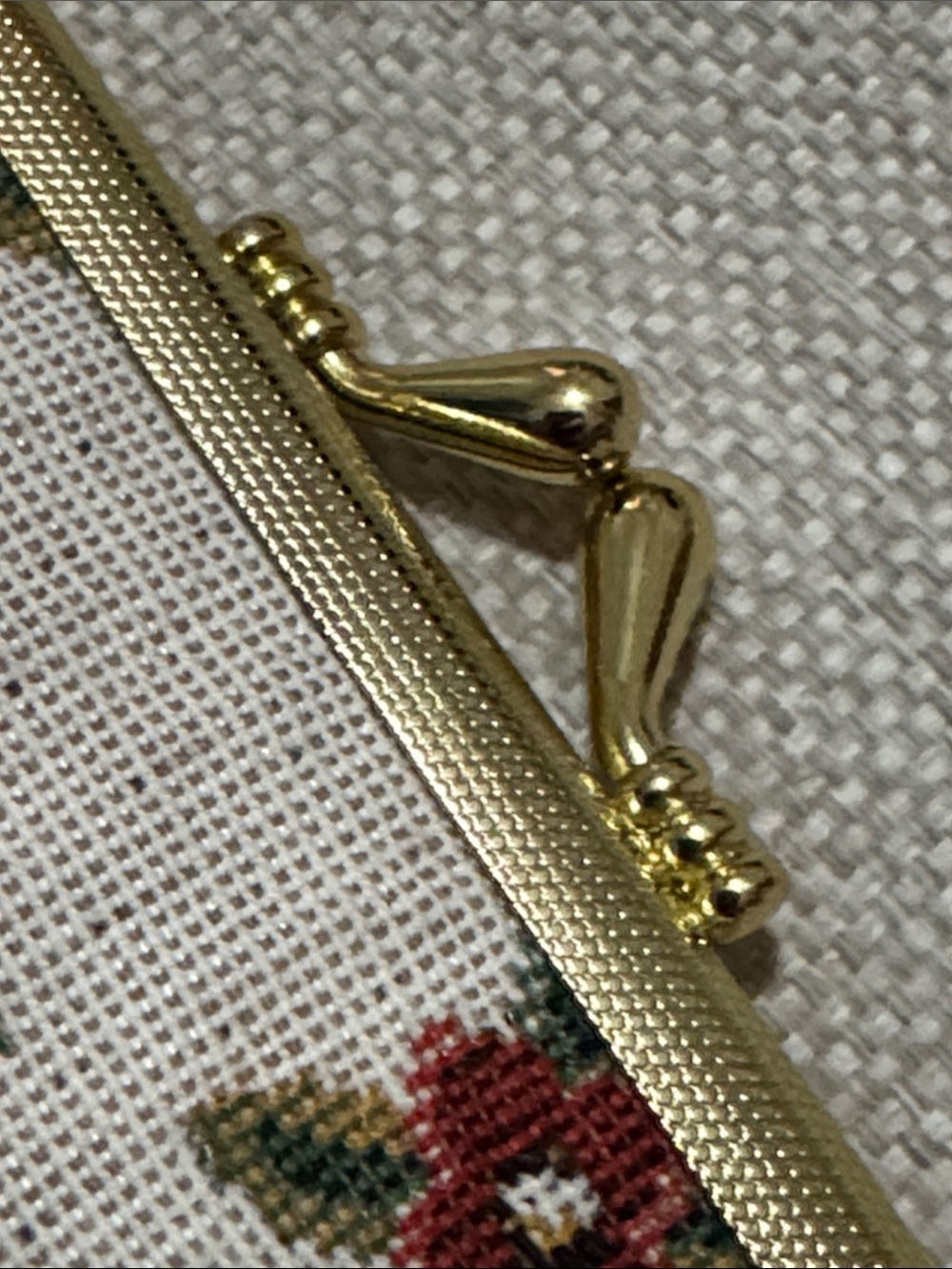 Mini Coin Purse-Tapestry Exterior-Gold Tone Kisslock Closure-Beige-EUC - Picture 8 of 11